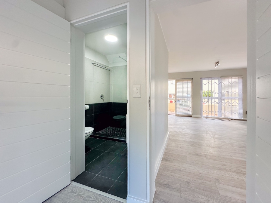 To Let 1 Bedroom Property for Rent in Sea Point Western Cape